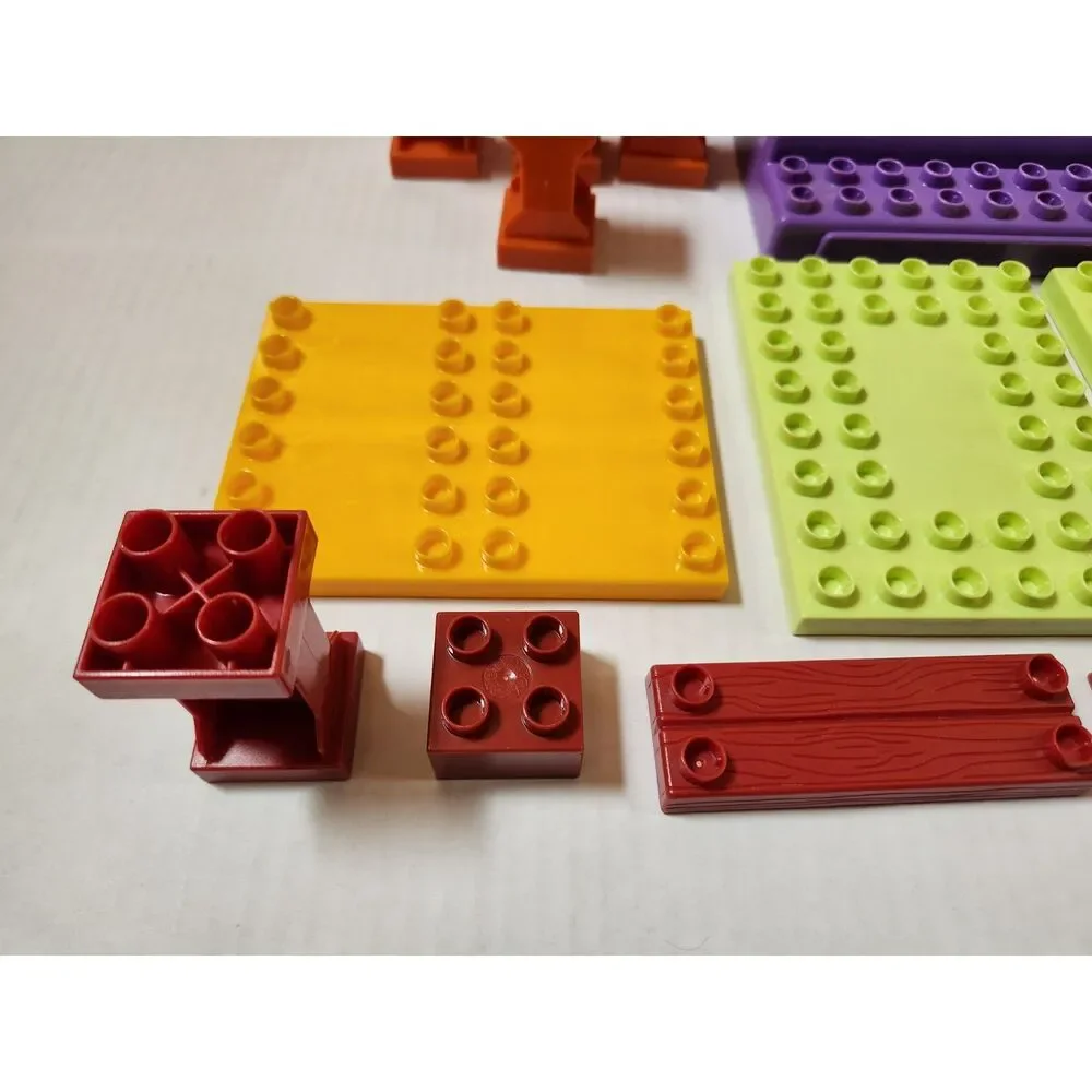 Mega Bloks Mixed Lot – Train Station & Building Pieces
